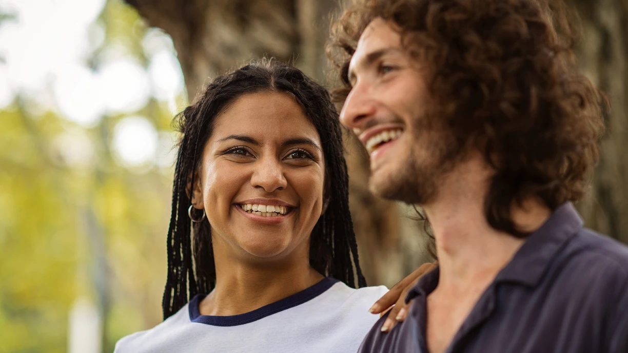woman-man-laughing-park