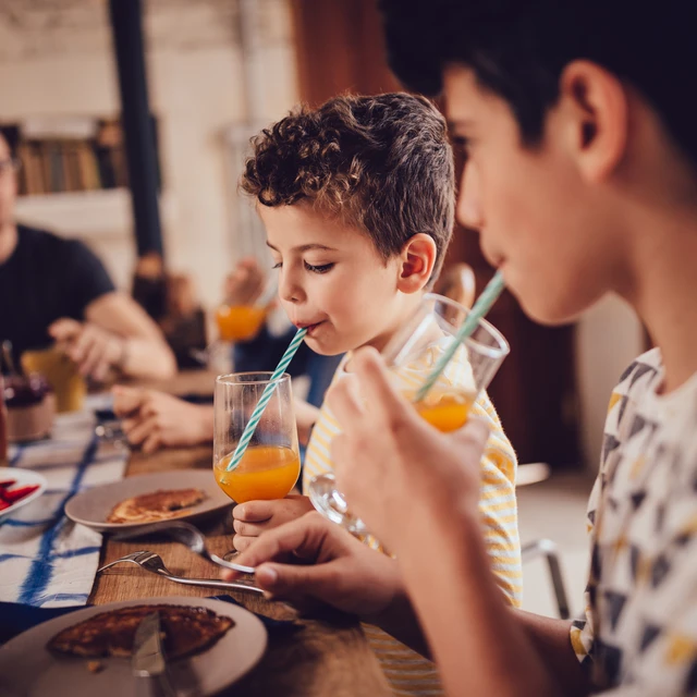 Kids drinking healthy juice