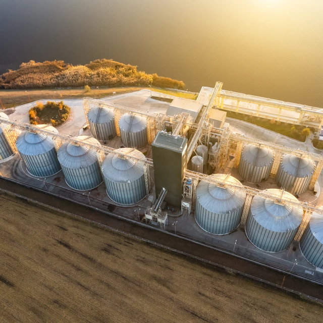 Grain_Elevator_at_Sunset