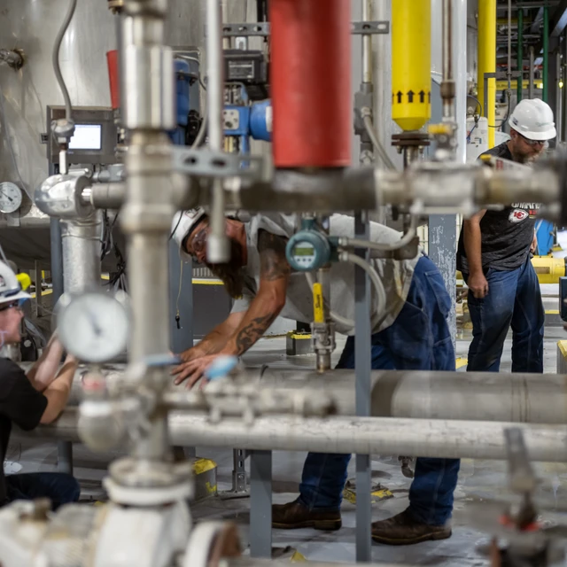 Workers_checking_Plant