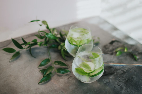 glass of gin with cucumber