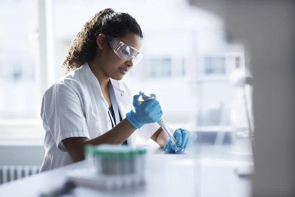 Female Scientist working in the lab 