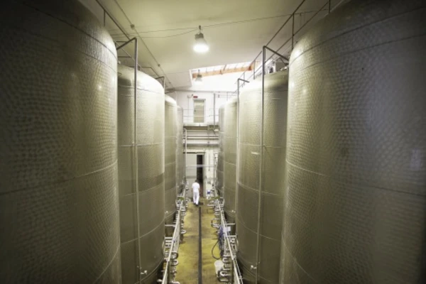 Brewing_fermentation_tanks