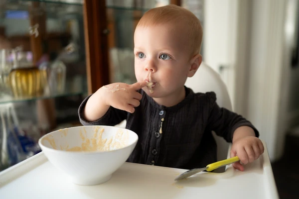 girl child with breakfast