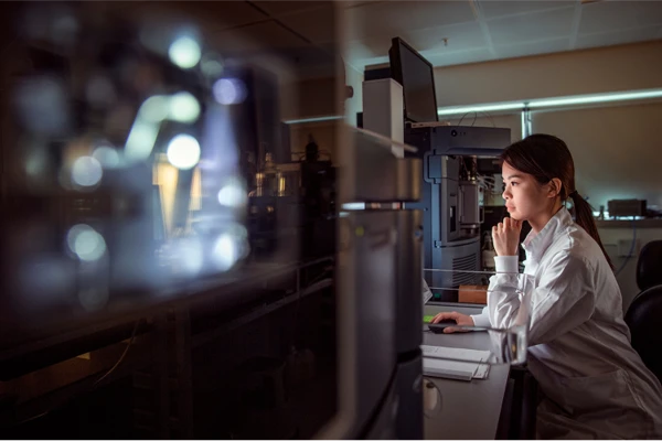 Scientist from Novonesis doing pre-clinical research at the laboratory