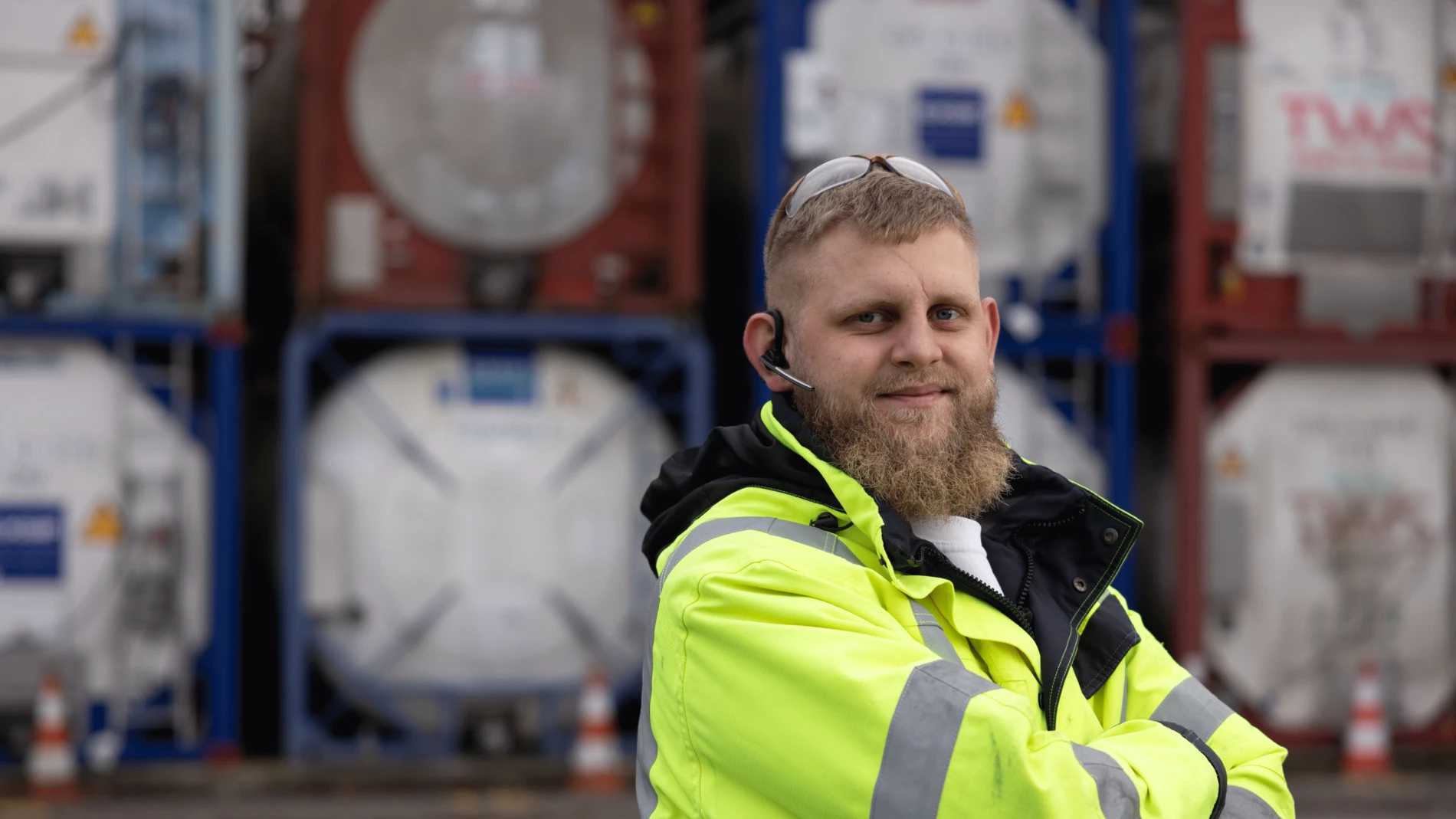 Man-in-yellow-vest-in-industry