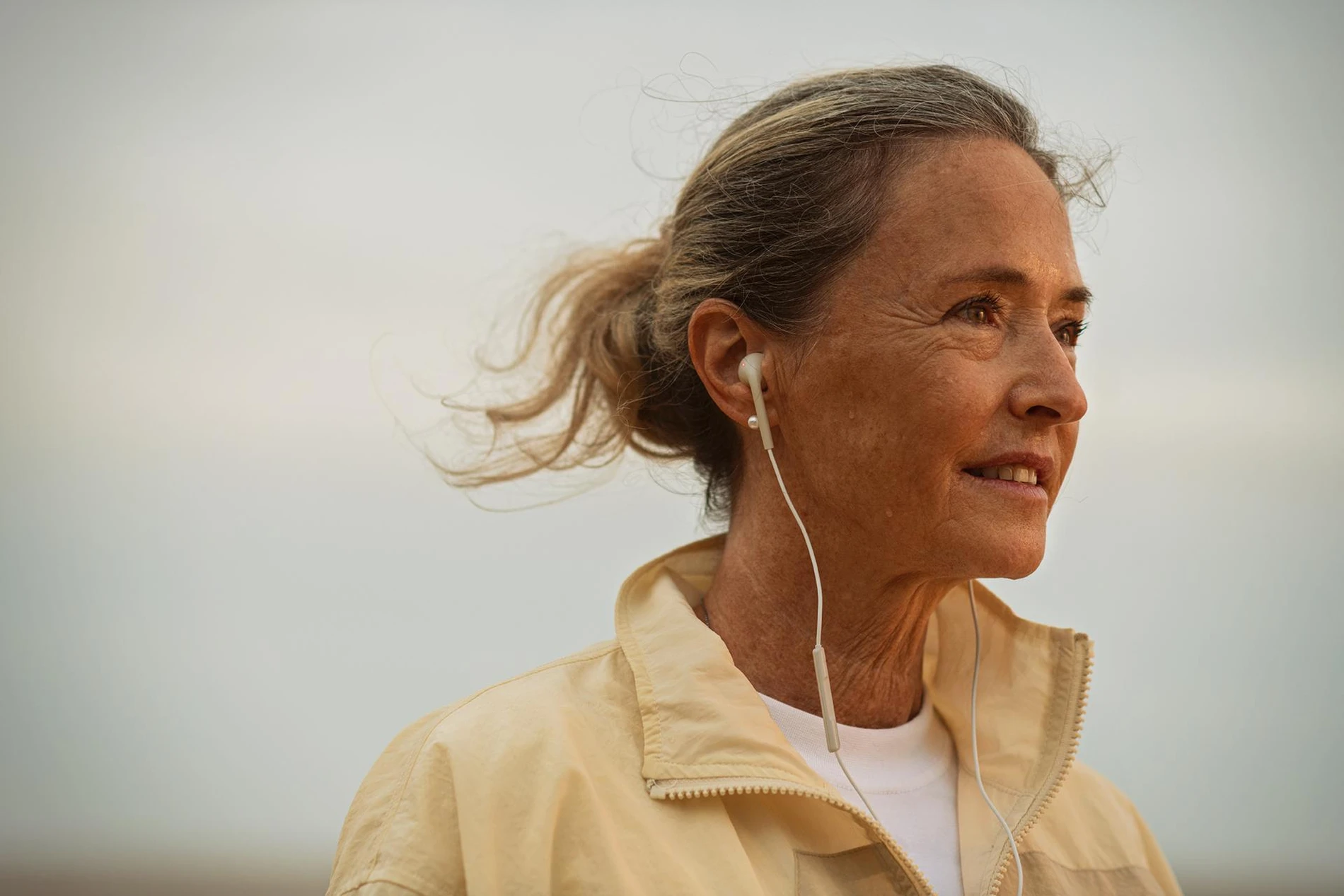 woman-running-beach