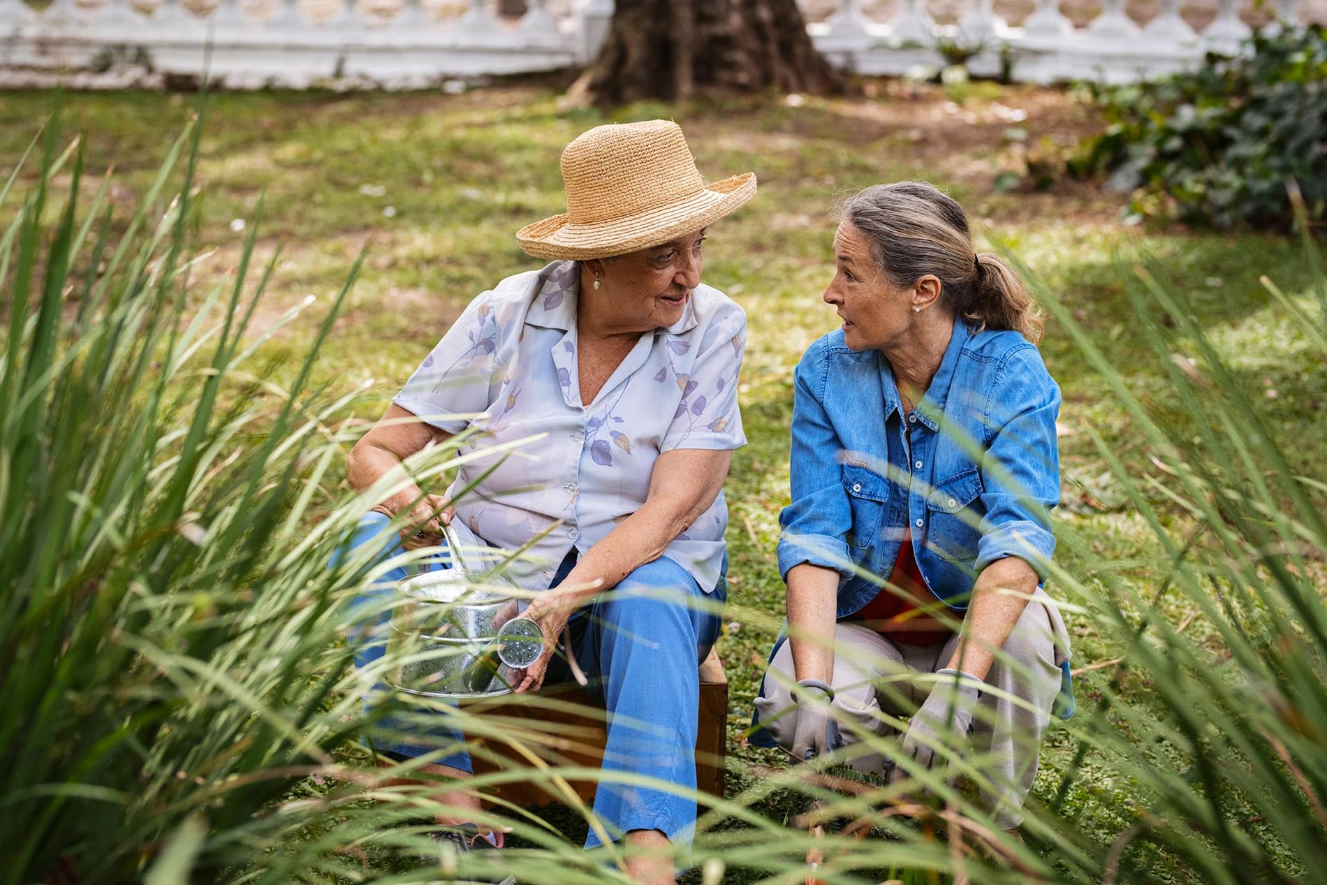 women gardening