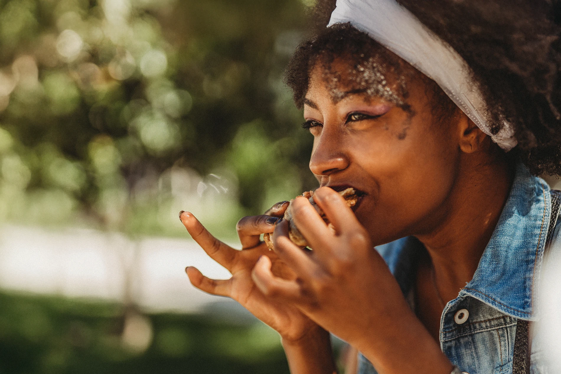 lady eating burger