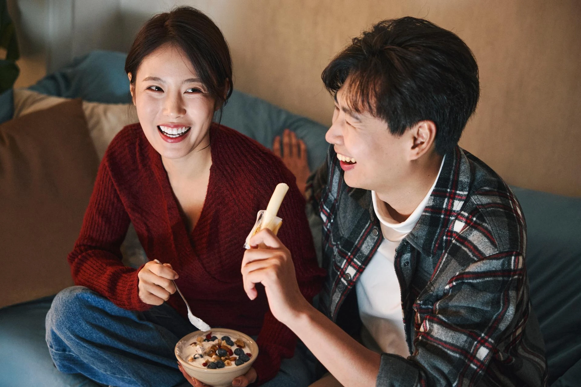 couple-home-yoghurt-cheese